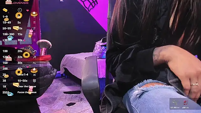 Snapshot of dakota-bright01 chatting on January 2025 12:52:01 PM dakota-bright01 online show from January 2025 12:52:01 PM