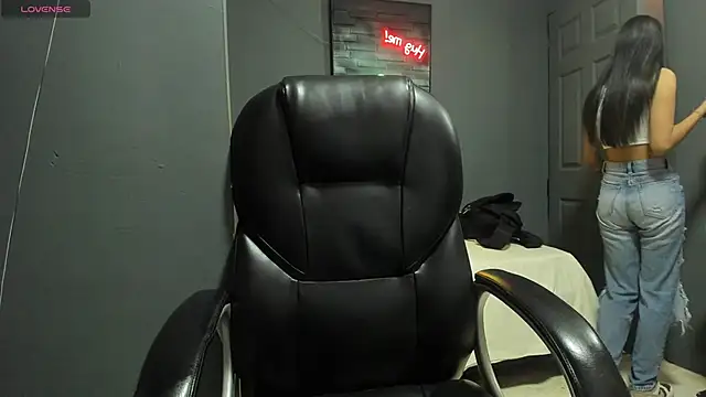 Snapshot of dakota-bright01 chatting on February 2025 12:22:02 PM dakota-bright01 online show from February 2025 12:22:02 PM