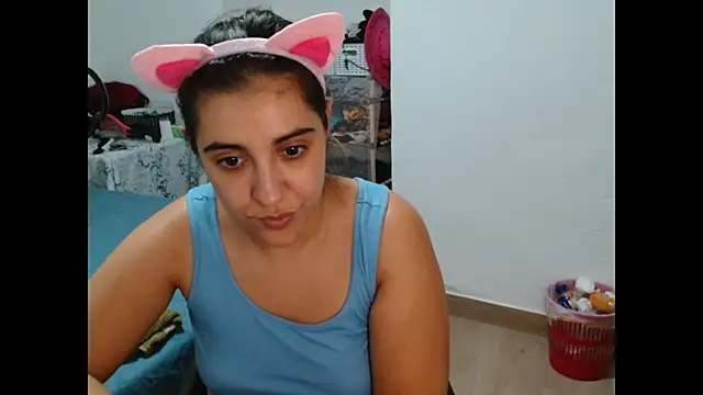 Snapshot of Ursumi1 chatting on October 2025 03:44:01 PM Ursumi1 online show from October 2025 03:44:01 PM