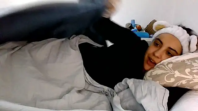 Snapshot of Ursumi1 chatting on November 2025 02:51:02 PM Ursumi1 online show from November 2025 02:51:02 PM