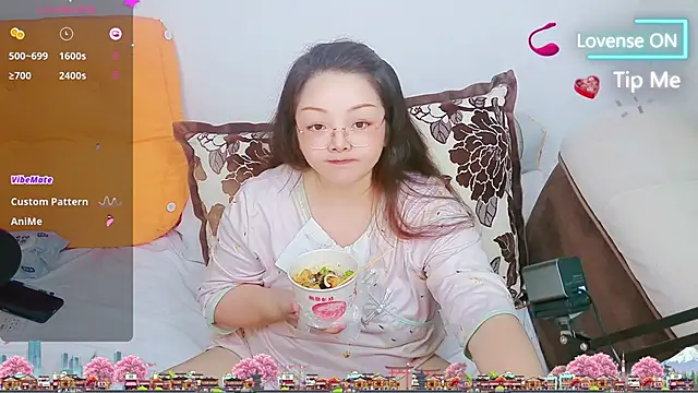 Snapshot of Weiwei5200 chatting on June 2026 12:55:02 PM Weiwei5200 online show from June 2026 12:55:02 PM