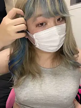 Snapshot of YUNA-yuna chatting on December 2024 03:42:02 PM YUNA-yuna online show from December 2024 03:42:02 PM