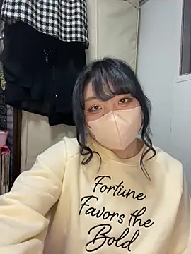 Snapshot of YUNA-yuna chatting on January 2025 03:37:01 PM YUNA-yuna online show from January 2025 03:37:01 PM