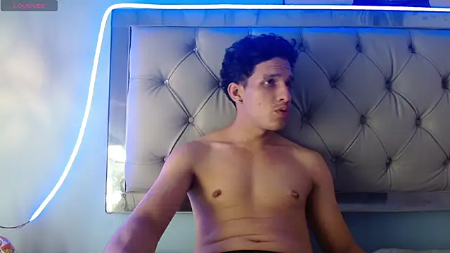 Snapshot of Jheidertwink chatting on February 2025 06:33:01 AM Jheidertwink online show from February 2025 06:33:01 AM