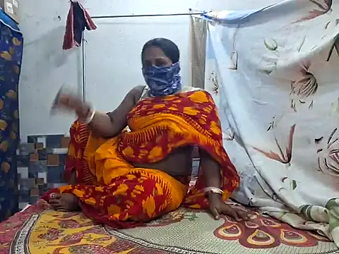 Snapshot of Real_Desi_Couple chatting on December 2024 04:26:01 PM Real Desi Couple online show from December 2024 04:26:01 PM