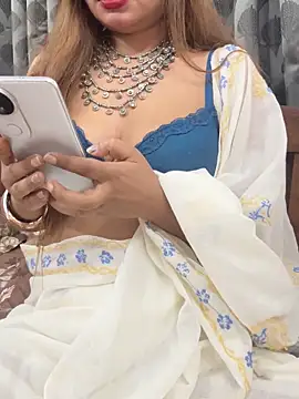 Snapshot of HoneyBearCpl chatting on December 2025 04:34:02 PM HoneyBearCpl online show from December 2025 04:34:02 PM