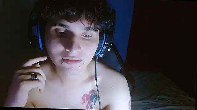 Snapshot of Charley_quin chatting on April 2026 12:38:01 AM Charley quin online show from April 2026 12:38:01 AM