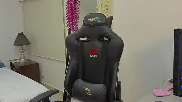 poisson ivy online show from March 2025 04:13:01 AM