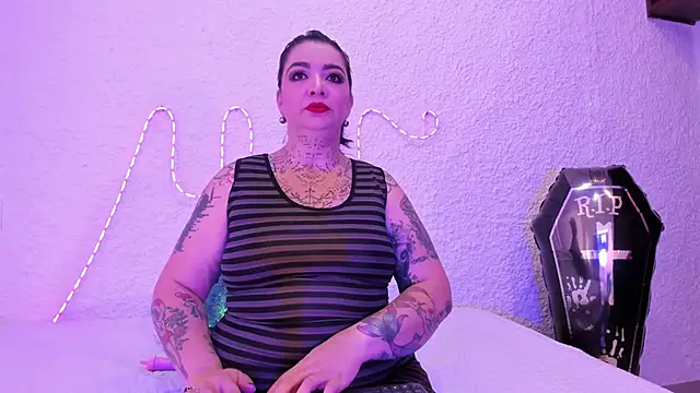 poisson ivy online show from October 2025 08:37:02 PM