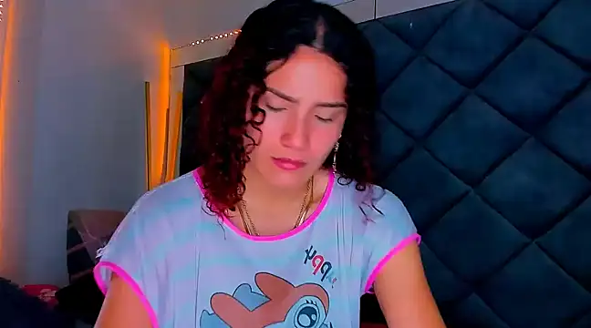 Nellyhills online show from February 2025 01:07:01 PM