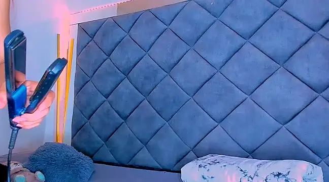 Nellyhills online show from March 2025 02:33:02 PM