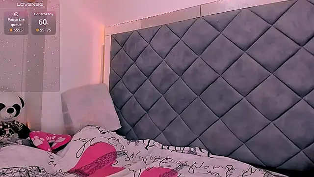 Nellyhills online show from October 2025 10:34:02 AM