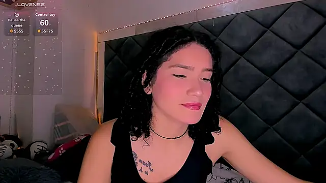 Nellyhills online show from October 2025 11:43:02 AM