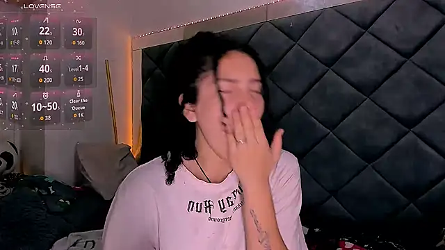 Nellyhills online show from October 2025 09:57:02 AM