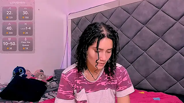 Nellyhills online show from November 2025 05:09:01 PM