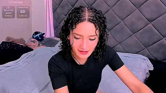 Nellyhills online show from December 2025 10:57:01 AM