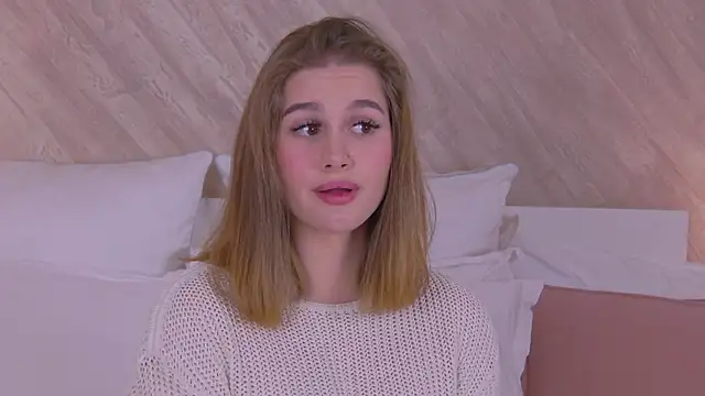 Snapshot of EllieHayes chatting on December 2024 03:54:02 PM EllieHayes online show from December 2024 03:54:02 PM