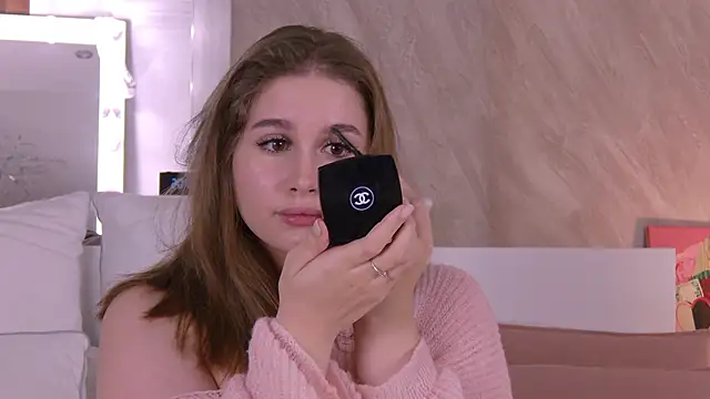 Snapshot of EllieHayes chatting on November 2025 05:03:01 PM EllieHayes online show from November 2025 05:03:01 PM