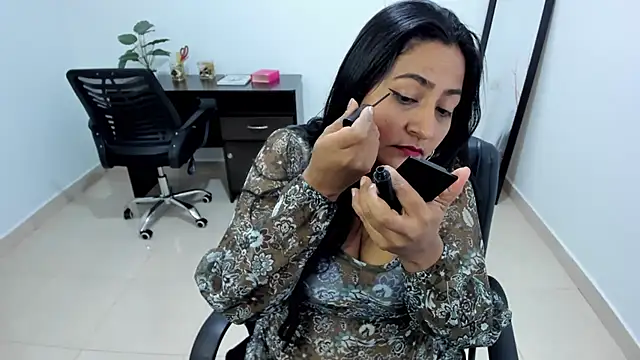 Snapshot of Adele_Sweett chatting on February 2025 12:15:02 PM Adele Sweett online show from February 2025 12:15:02 PM