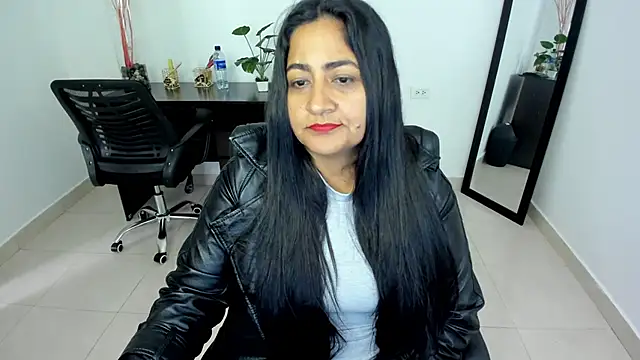 Snapshot of Adele_Sweett chatting on February 2025 01:52:02 PM Adele Sweett online show from February 2025 01:52:02 PM