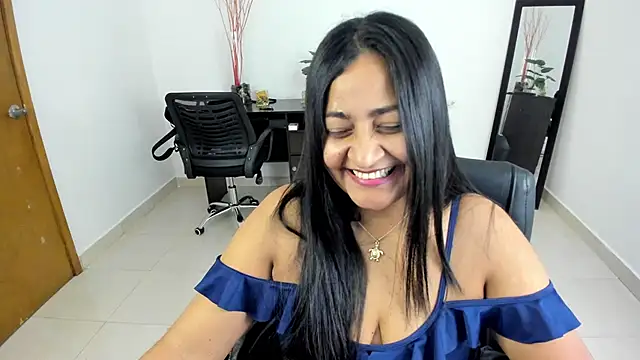 Snapshot of Adele_Sweett chatting on March 2025 04:25:01 PM Adele Sweett online show from March 2025 04:25:01 PM