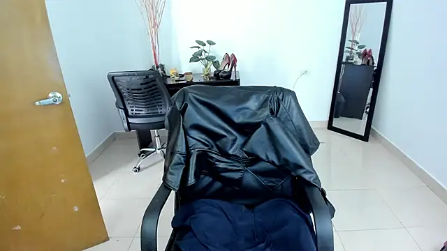 Snapshot of Adele_Sweett chatting on March 2025 01:23:02 PM Adele Sweett online show from March 2025 01:23:02 PM