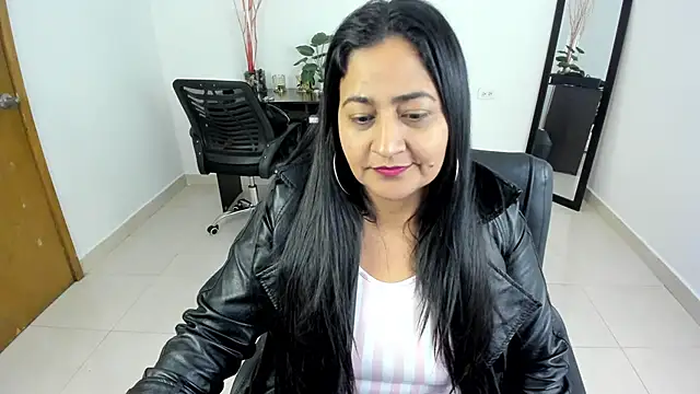 Snapshot of Adele_Sweett chatting on March 2025 01:08:01 PM Adele Sweett online show from March 2025 01:08:01 PM