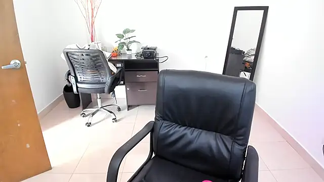 Snapshot of Adele_Sweett chatting on March 2025 07:23:02 PM Adele Sweett online show from March 2025 07:23:02 PM