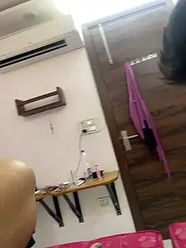 Snapshot of United3 chatting on April 2026 08:48:01 AM United3 online show from April 2026 08:48:01 AM