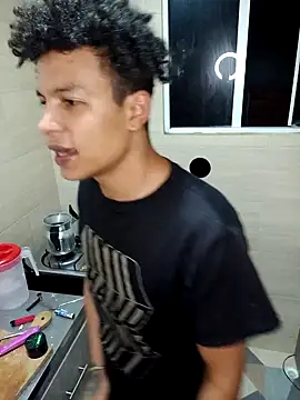 Snapshot of Black_Diamon_ chatting on December 2024 11:39:01 PM Black Diamon online show from December 2024 11:39:01 PM