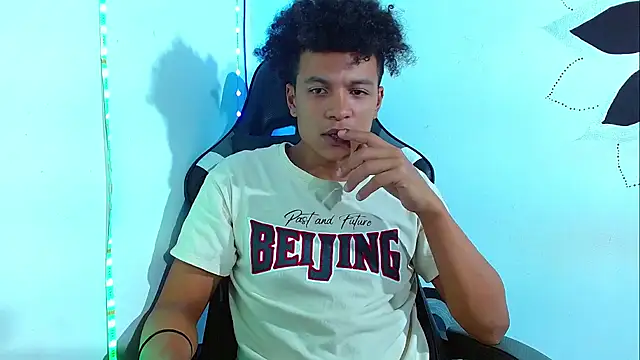 Snapshot of Black_Diamon_ chatting on January 2025 09:05:01 AM Black Diamon online show from January 2025 09:05:01 AM