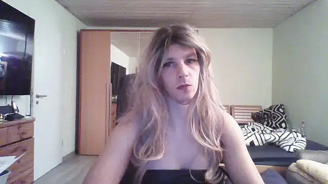 Snapshot of Kinky-Kristina chatting on October 2025 08:39:02 PM Kinky-Kristina online show from October 2025 08:39:02 PM