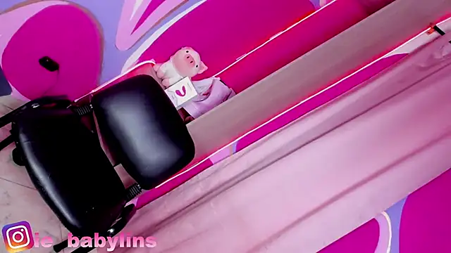 Snapshot of babylinsie chatting on January 2025 04:34:02 AM babylinsie online show from January 2025 04:34:02 AM