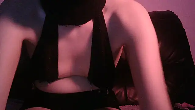 Snapshot of Aleniia10 chatting on January 2025 07:42:01 PM Aleniia10 online show from January 2025 07:42:01 PM