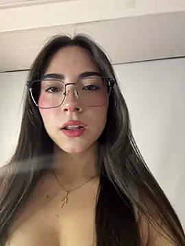 Snapshot of Melody_04 chatting on April 2026 04:11:01 AM Melody 04 online show from April 2026 04:11:01 AM