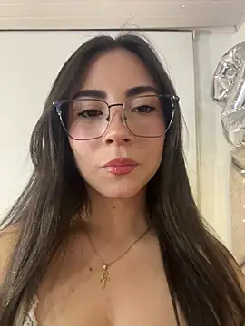 Snapshot of Melody_04 chatting on April 2026 01:10:02 AM Melody 04 online show from April 2026 01:10:02 AM