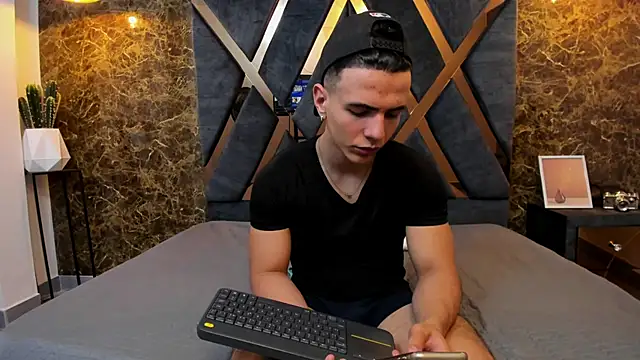 Flynn Riider online show from January 2025 02:41:01 PM