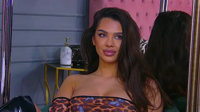 Snapshot of Nicole_Diva chatting on January 2025 01:45:02 PM Nicole Diva online show from January 2025 01:45:02 PM