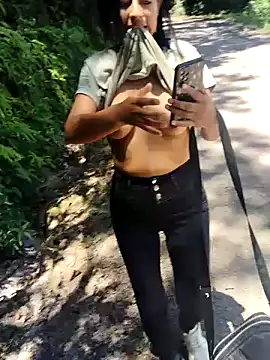 Snapshot of Danna-linyi chatting on December 2024 05:48:01 PM Danna-linyi online show from December 2024 05:48:01 PM