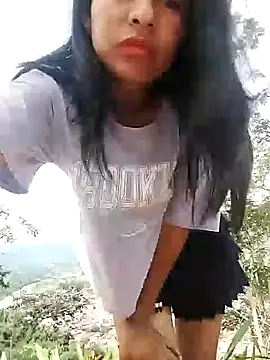 Snapshot of Danna-linyi chatting on December 2024 04:09:02 PM Danna-linyi online show from December 2024 04:09:02 PM