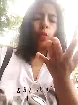 Snapshot of Danna-linyi chatting on January 2025 04:48:02 PM Danna-linyi online show from January 2025 04:48:02 PM