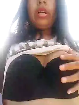 Snapshot of Danna-linyi chatting on January 2025 10:23:01 PM Danna-linyi online show from January 2025 10:23:01 PM