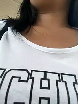 Snapshot of Danna-linyi chatting on February 2025 06:48:01 PM Danna-linyi online show from February 2025 06:48:01 PM