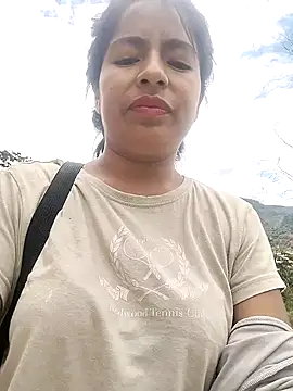 Snapshot of Danna-linyi chatting on February 2025 06:10:02 PM Danna-linyi online show from February 2025 06:10:02 PM