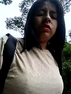 Snapshot of Danna-linyi chatting on February 2025 02:59:02 PM Danna-linyi online show from February 2025 02:59:02 PM