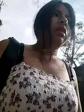 Snapshot of Danna-linyi chatting on March 2025 09:06:02 PM Danna-linyi online show from March 2025 09:06:02 PM