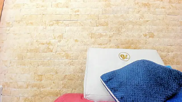 Snapshot of mia_roldan_ chatting on December 2025 01:39:01 PM mia roldan online show from December 2025 01:39:01 PM