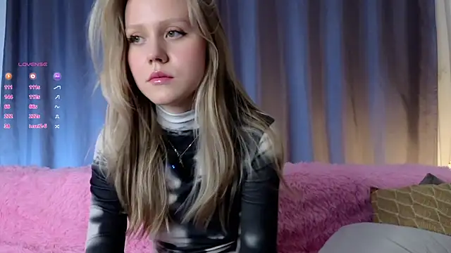 WiloneEsse online show from March 2025 01:02:02 AM