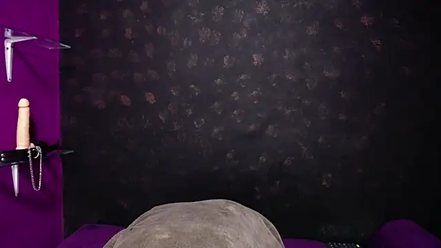 Snapshot of Sadie_Queen chatting on December 2024 05:33:01 PM Sadie Queen online show from December 2024 05:33:01 PM