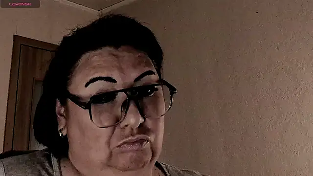 Snapshot of SexxyDreams1 chatting on April 2026 02:10:01 AM SexxyDreams1 online show from April 2026 02:10:01 AM